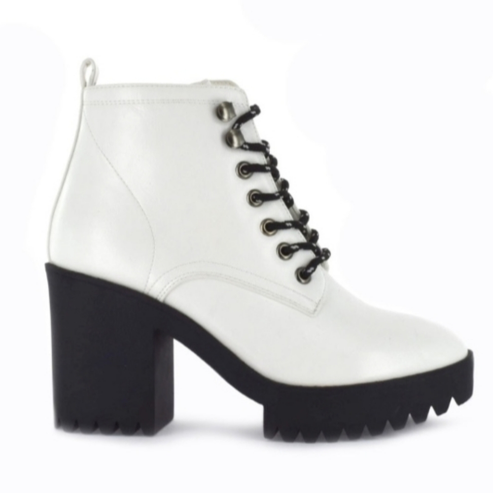 Seven7 Footwear Flat Iron Combat Lace Up Boots, Off White Color, Women’s Size 9